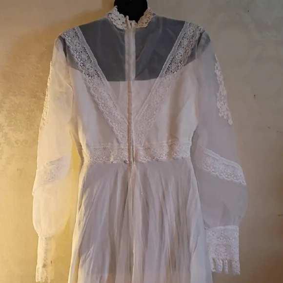 Handmade Elegant White Lace Vintage Wedding Dress. 3 Foot Long Train . - Picture 9 of 15